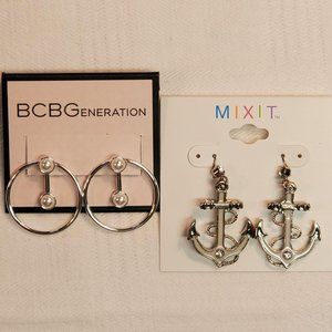 Set of 2 Silver Tone Earrings